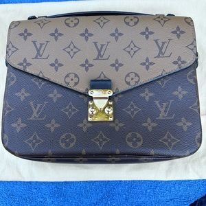 Louis Vuitton Pochette Métis Reverse Monogram